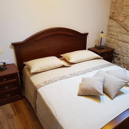 Antique Apartment Arsenale Rovinj Exteriör bild