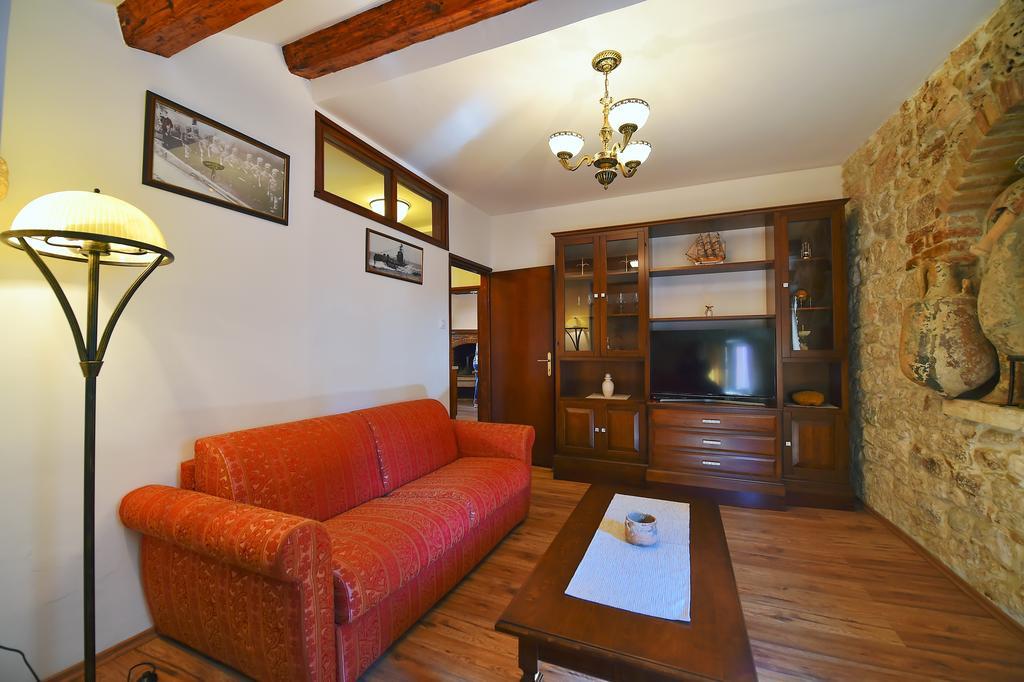 Antique Apartment Arsenale Rovinj Exteriör bild