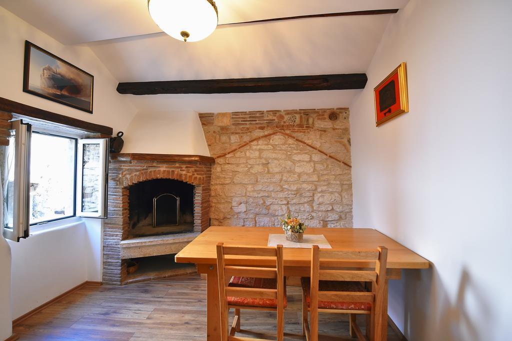 Antique Apartment Arsenale Rovinj Exteriör bild